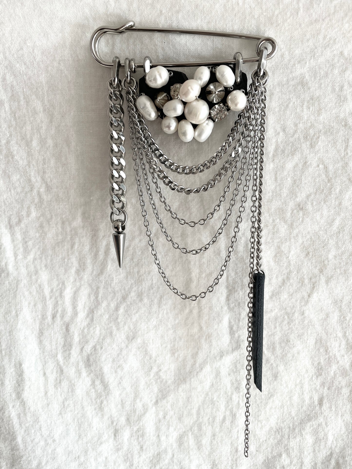 Artistic Brooch B-4 Hidden Heart Pearl limited edition by artisans ー MEKERA STUDIOS