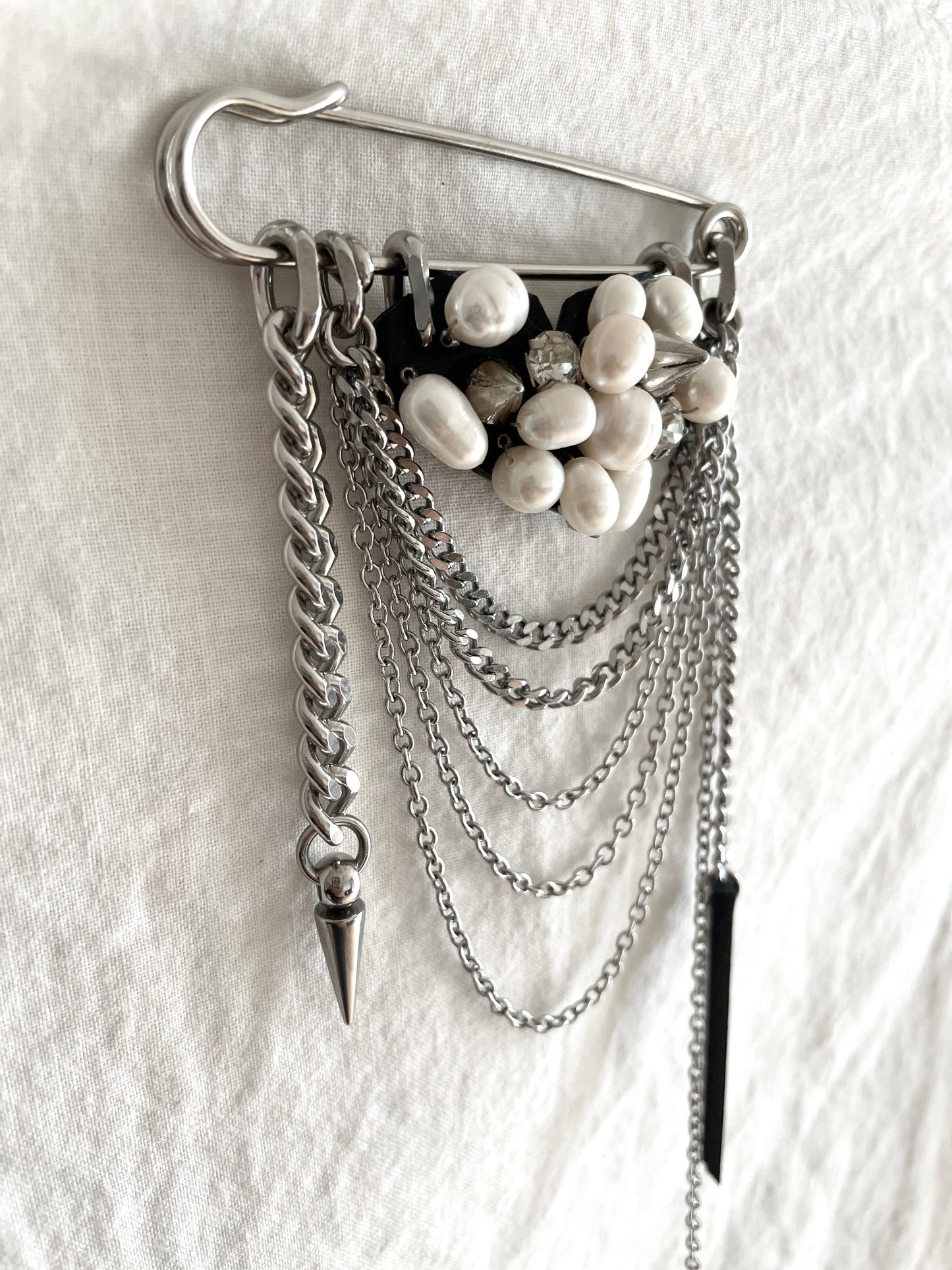 Artistic Brooch B-4 Hidden Heart Pearl limited edition by artisans ー MEKERA STUDIOS