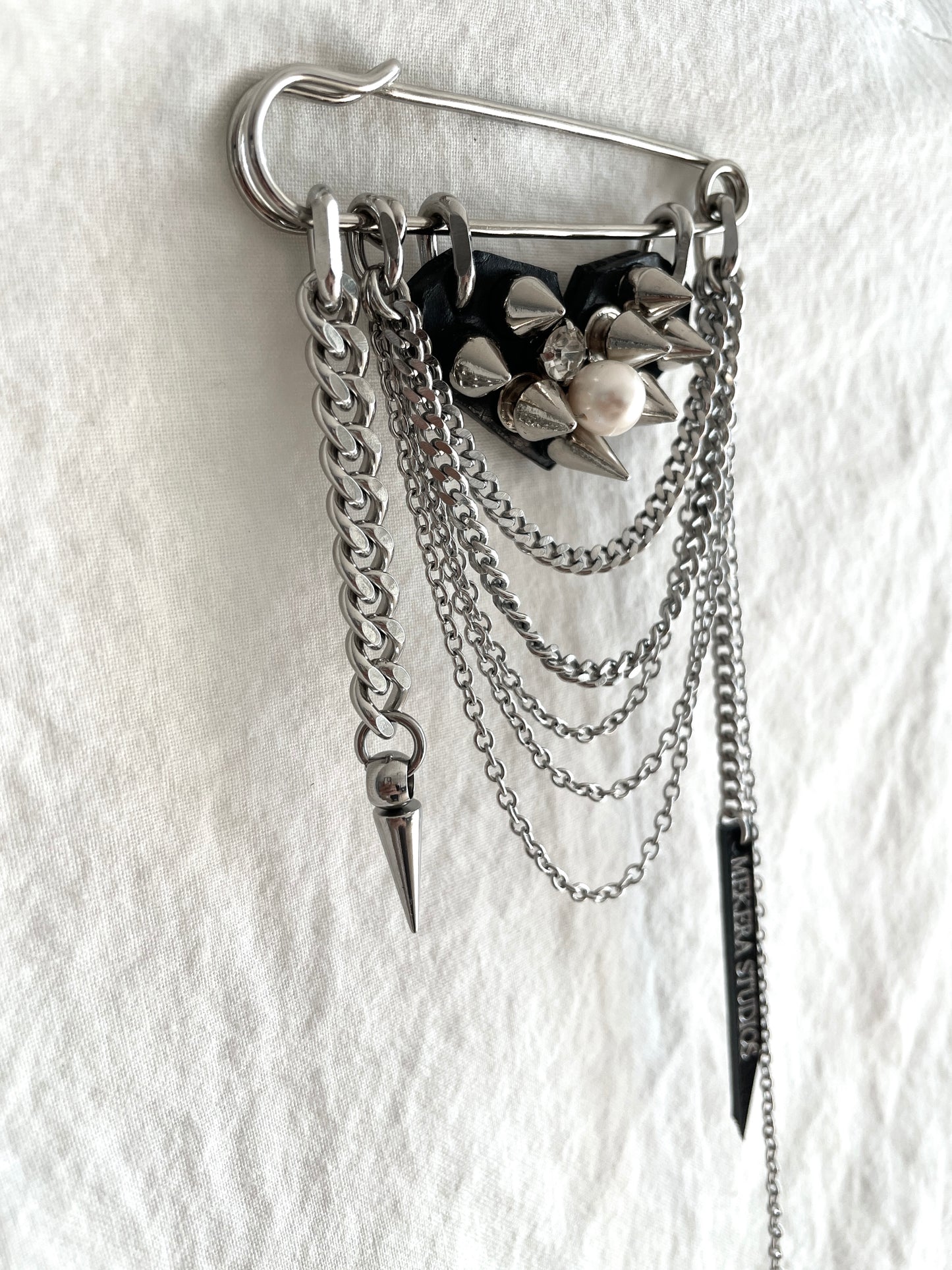 Artistic Brooch B-3 Hidden Heart Spike limited edition by artisans ー MEKERA STUDIOS