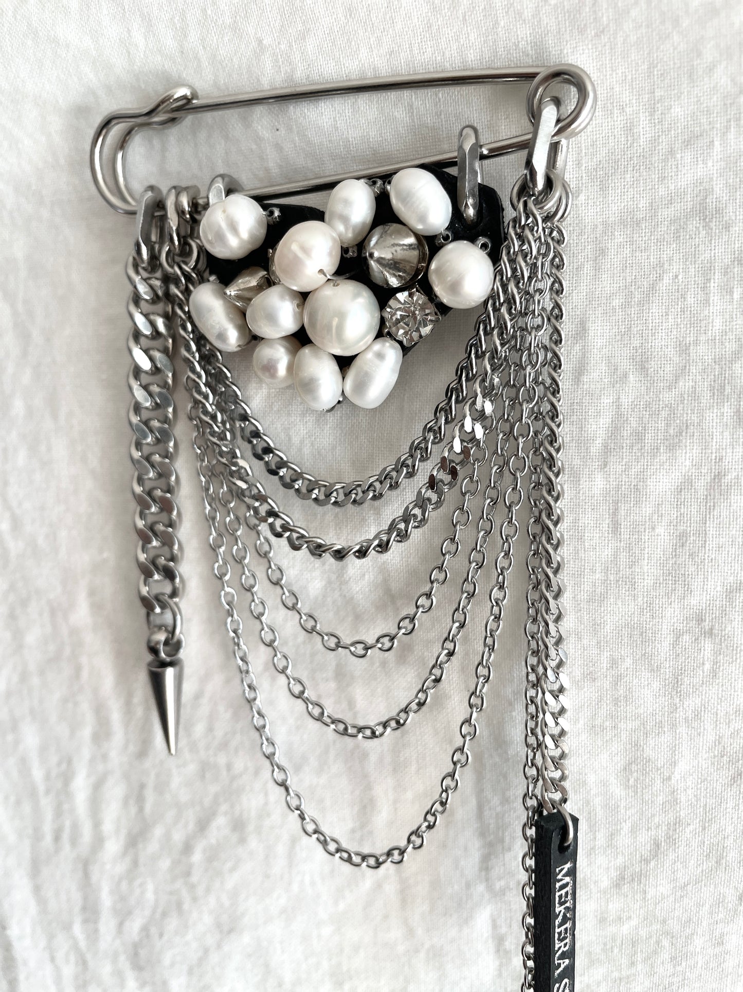 Artistic Brooch B-4 Hidden Heart Pearl limited edition by artisans ー MEKERA STUDIOS