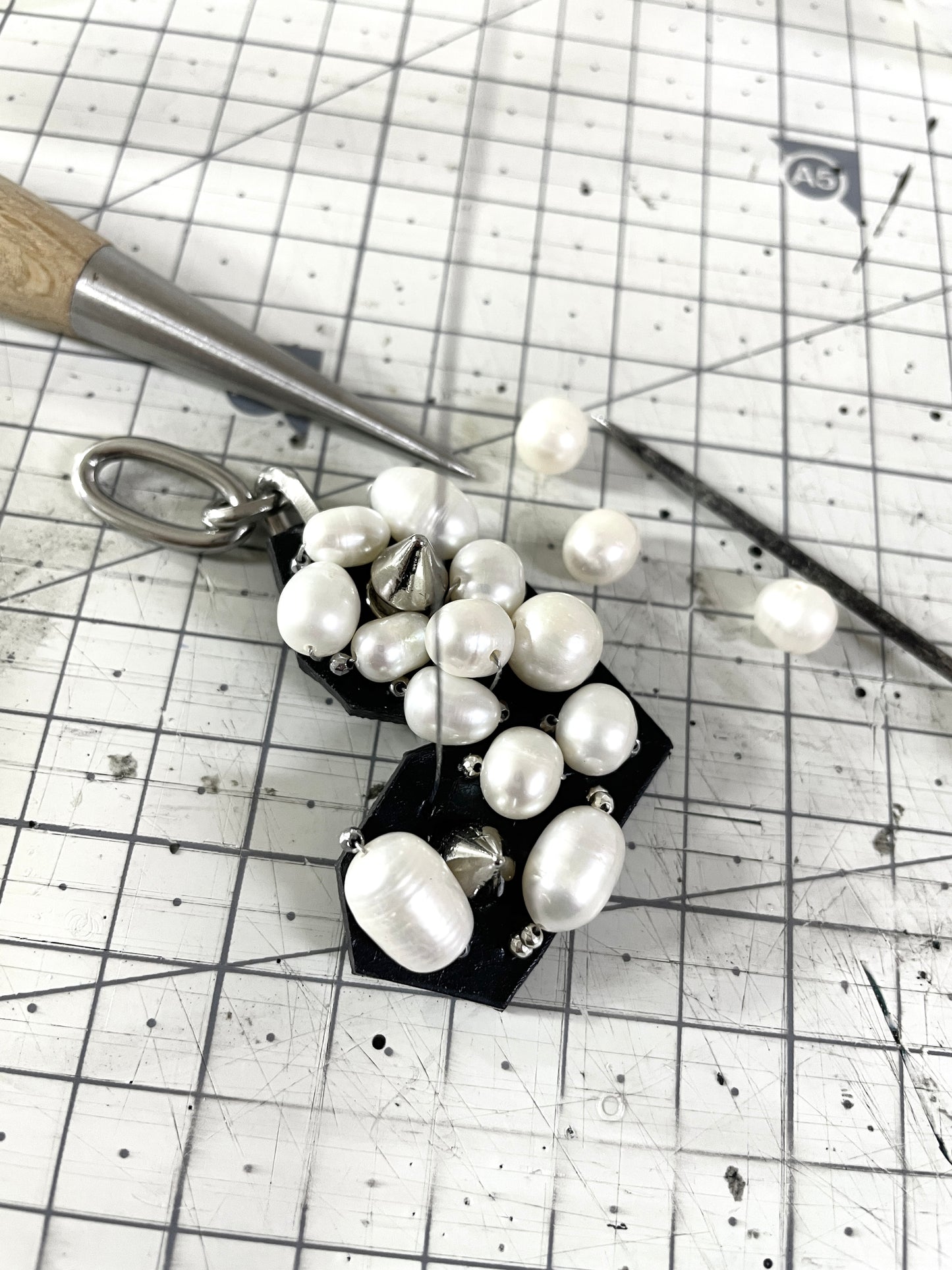 Hidden Heart-2 수•繡•SU collection-Embroider Pearls Handcrafted - MEKERA STUDIOS