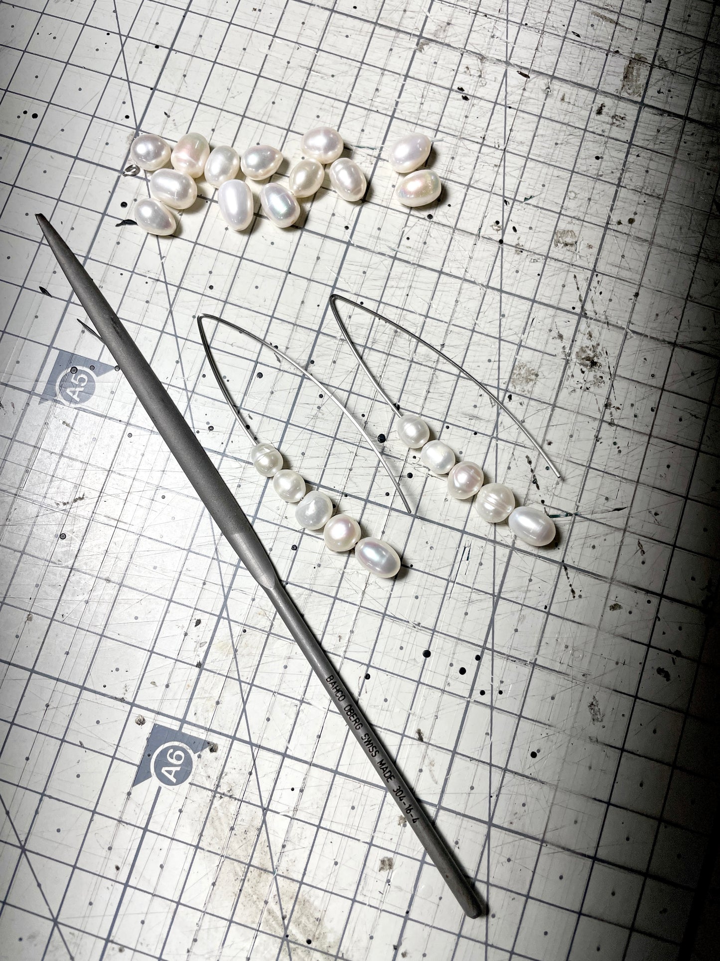 Curve Pearl Earrings F-16 Collection-[F] limited edition by artisans ー MEKERA STUDIOS