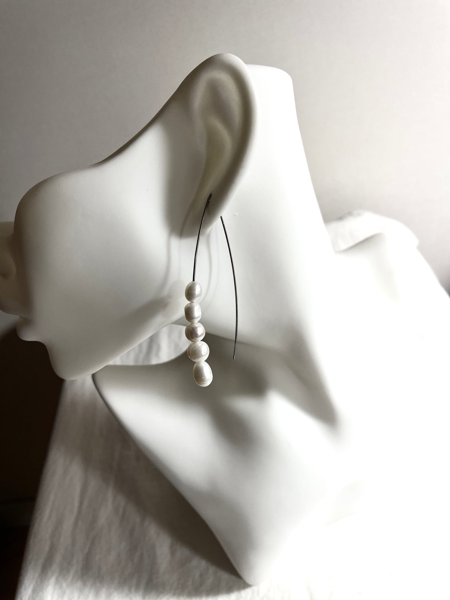 Curve Pearl Earrings F-16 Collection-[F] limited edition by artisans ー MEKERA STUDIOS