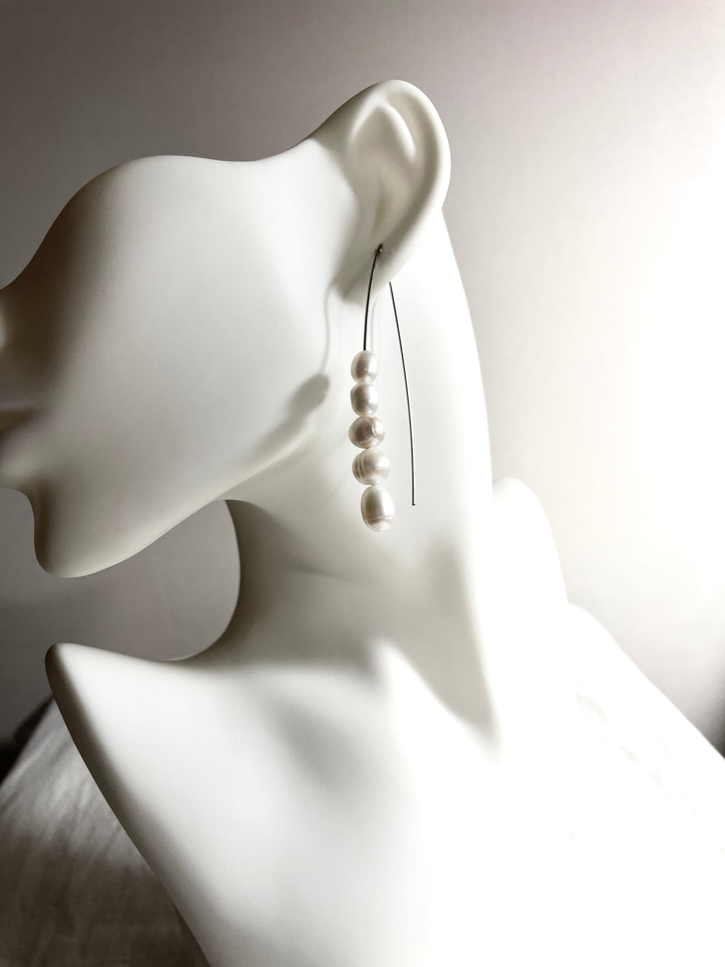 Curve Pearl Earrings F-16 Collection-[F] limited edition by artisans ー MEKERA STUDIOS