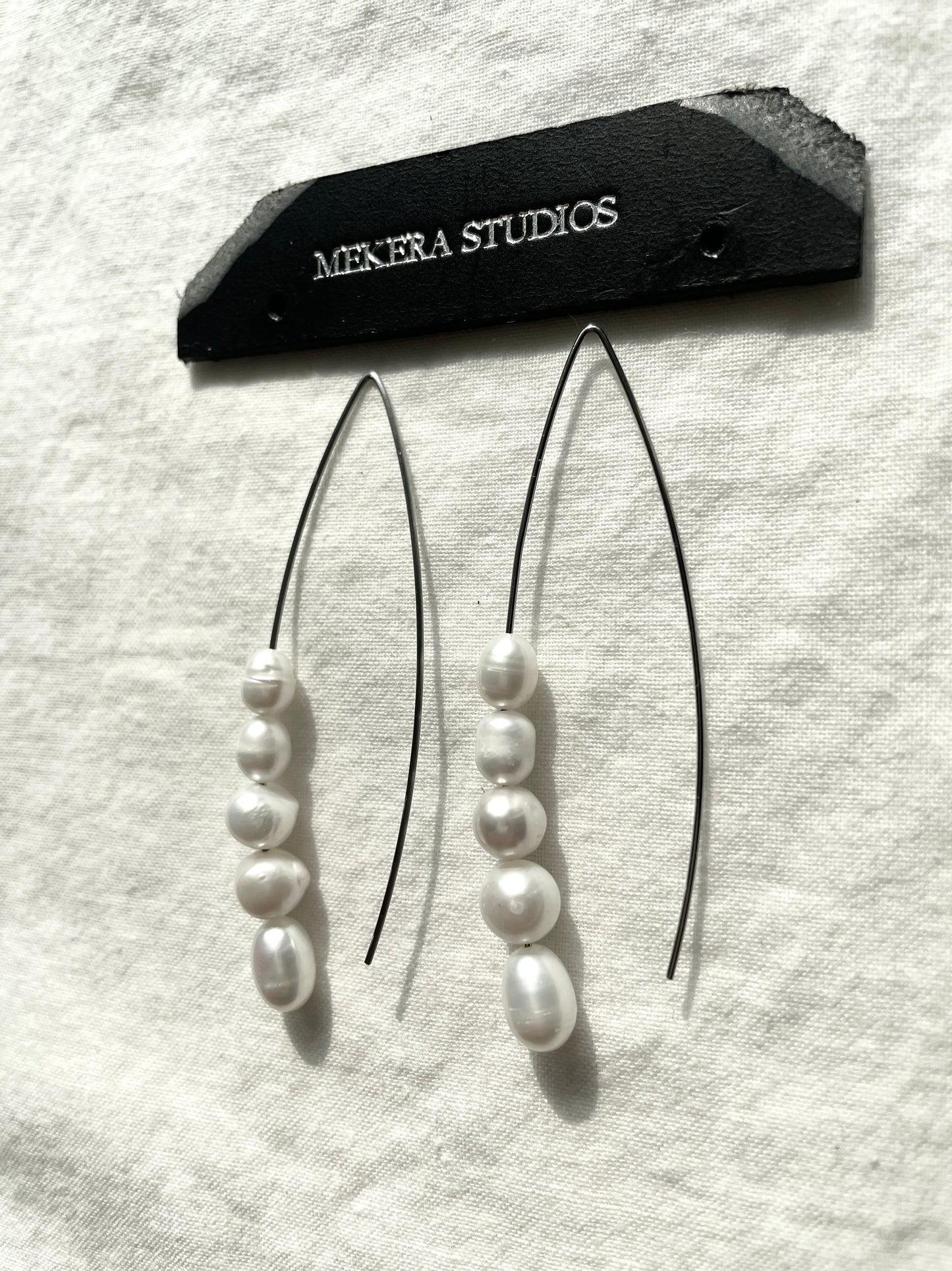 Curve Pearl Earrings F-16 Collection-[F] limited edition by artisans ー MEKERA STUDIOS