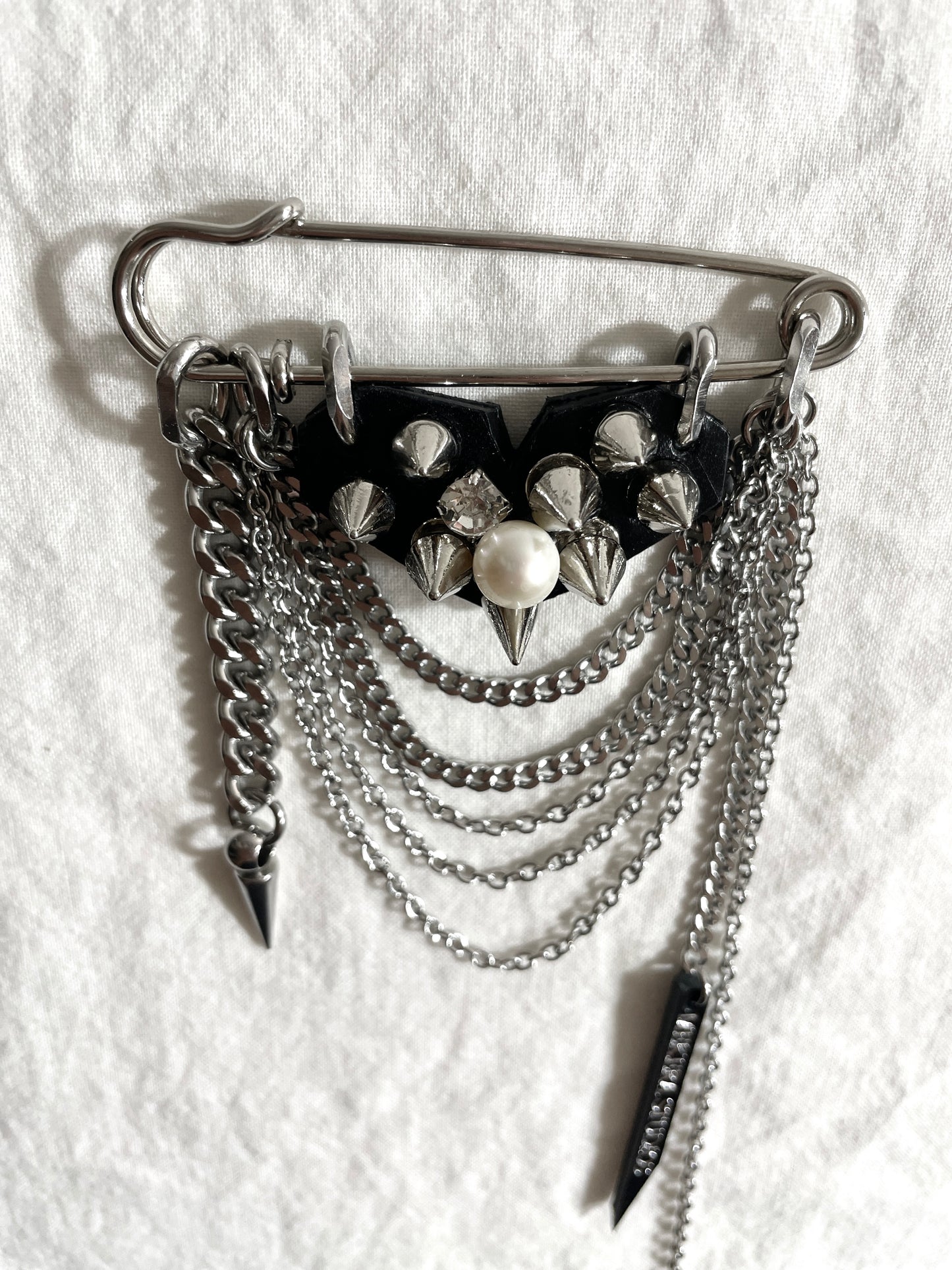 Artistic Brooch B-3 Hidden Heart Spike limited edition by artisans ー MEKERA STUDIOS