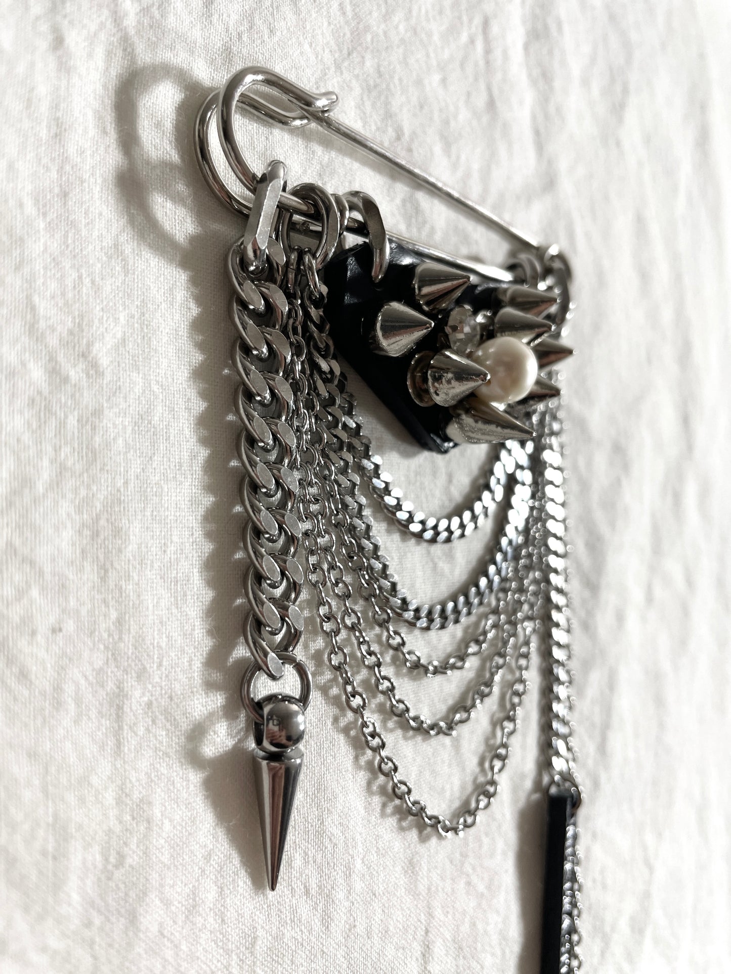 Artistic Brooch B-3 Hidden Heart Spike limited edition by artisans ー MEKERA STUDIOS