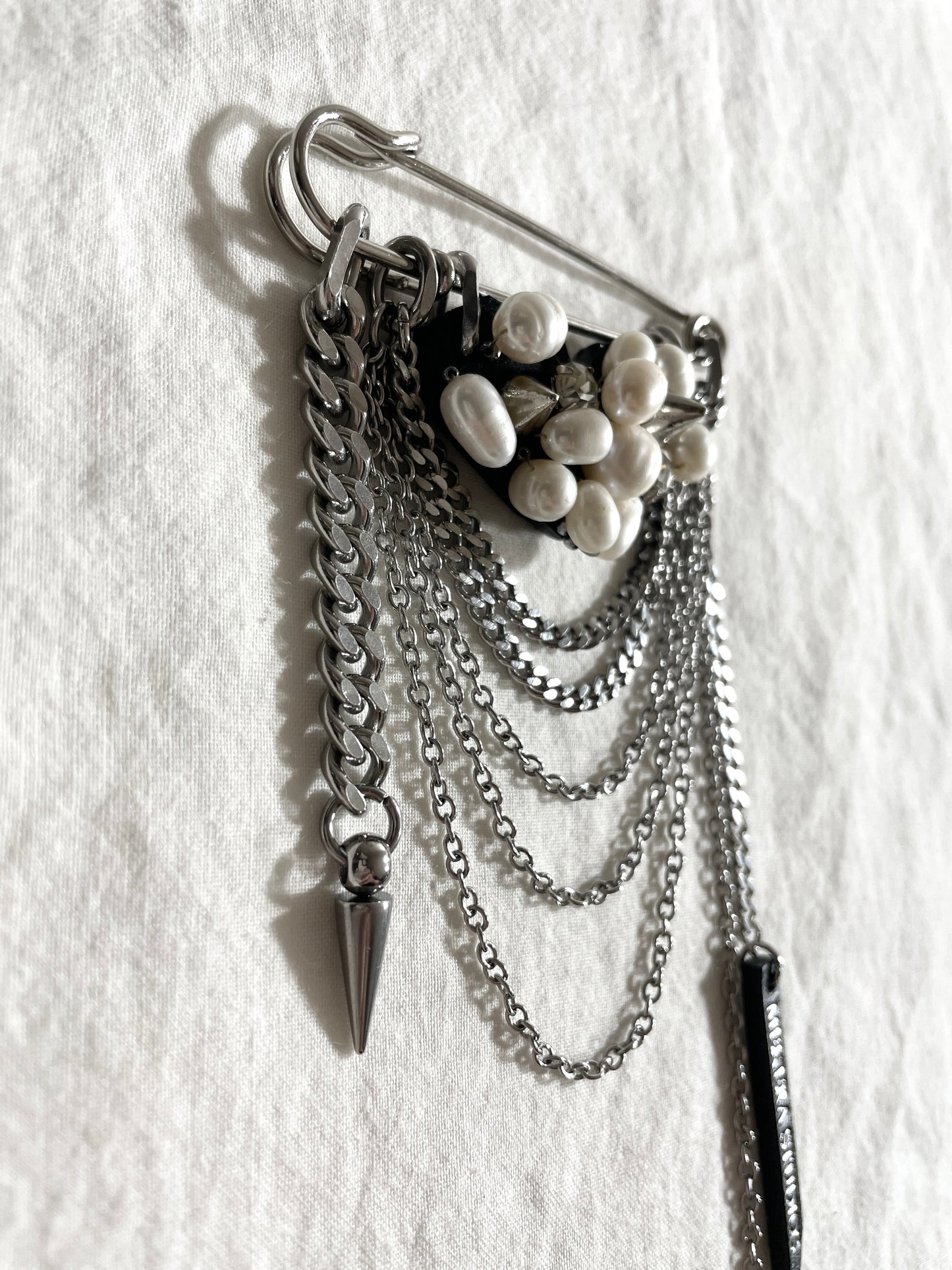 Artistic Brooch B-4 Hidden Heart Pearl limited edition by artisans ー MEKERA STUDIOS