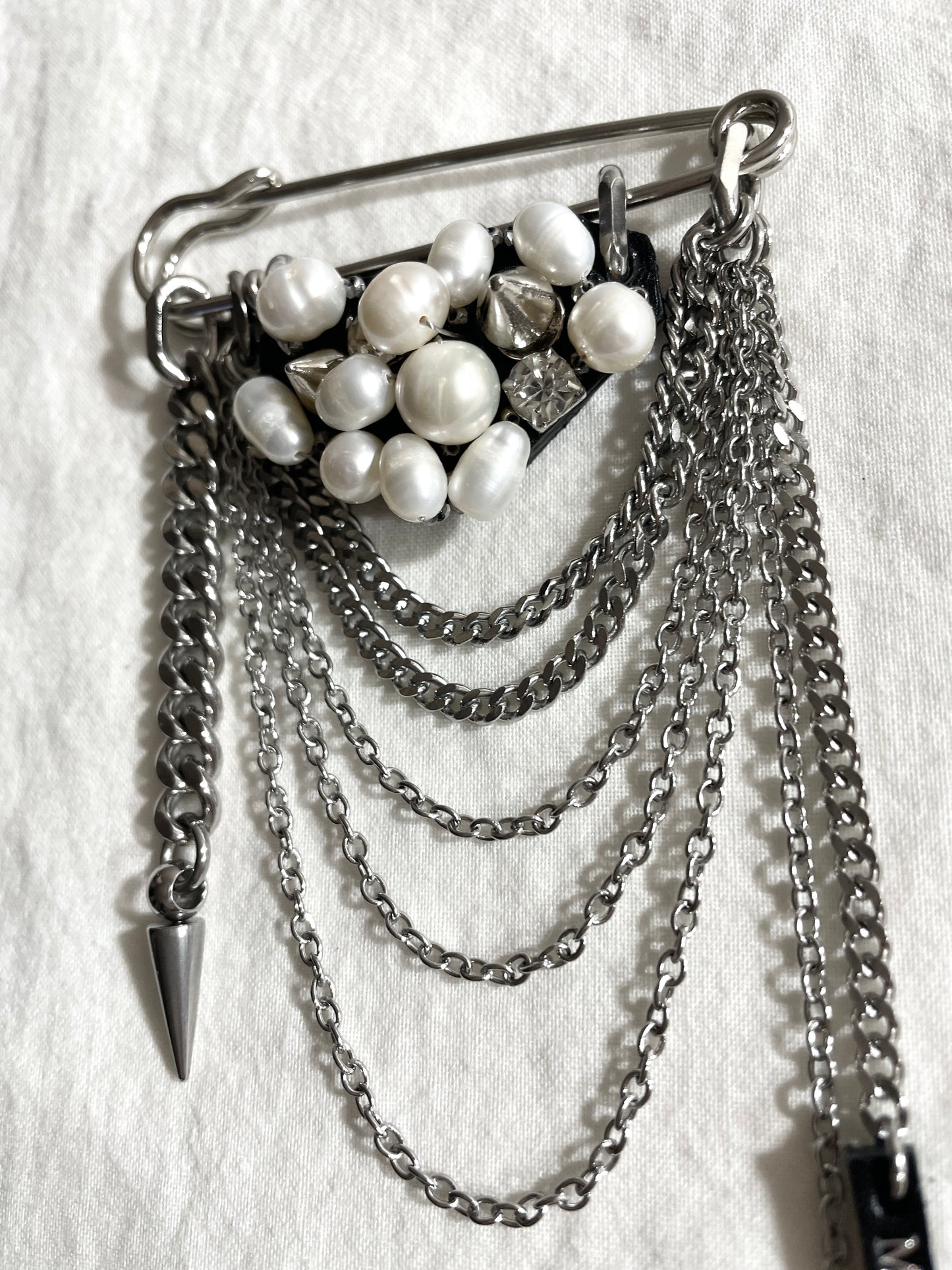 Artistic Brooch B-4 Hidden Heart Pearl limited edition by artisans ー MEKERA STUDIOS