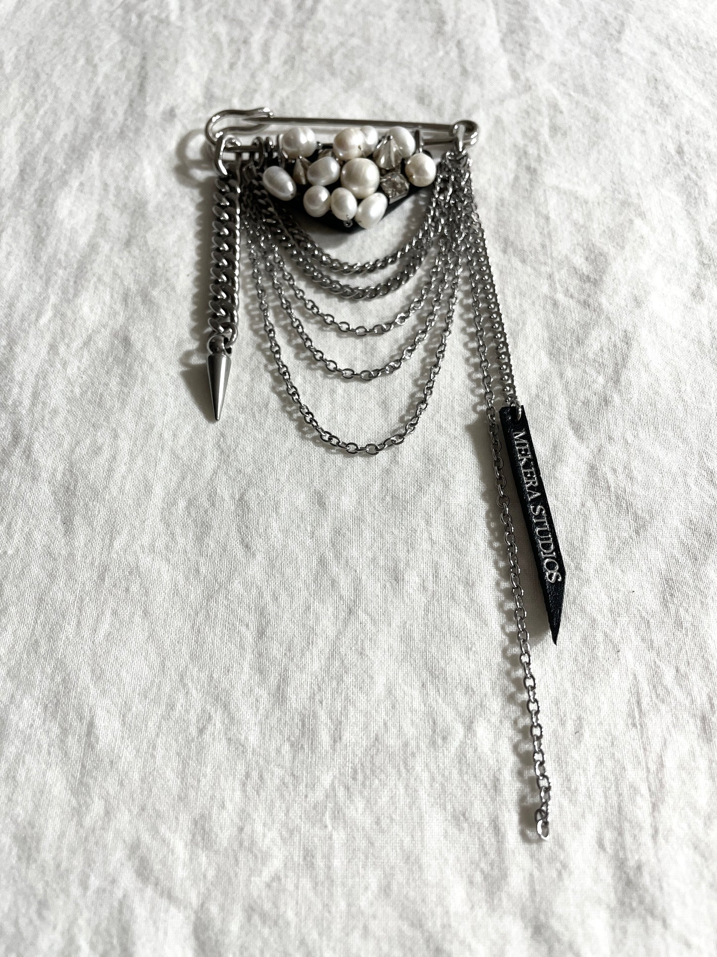 Artistic Brooch B-4 Hidden Heart Pearl limited edition by artisans ー MEKERA STUDIOS