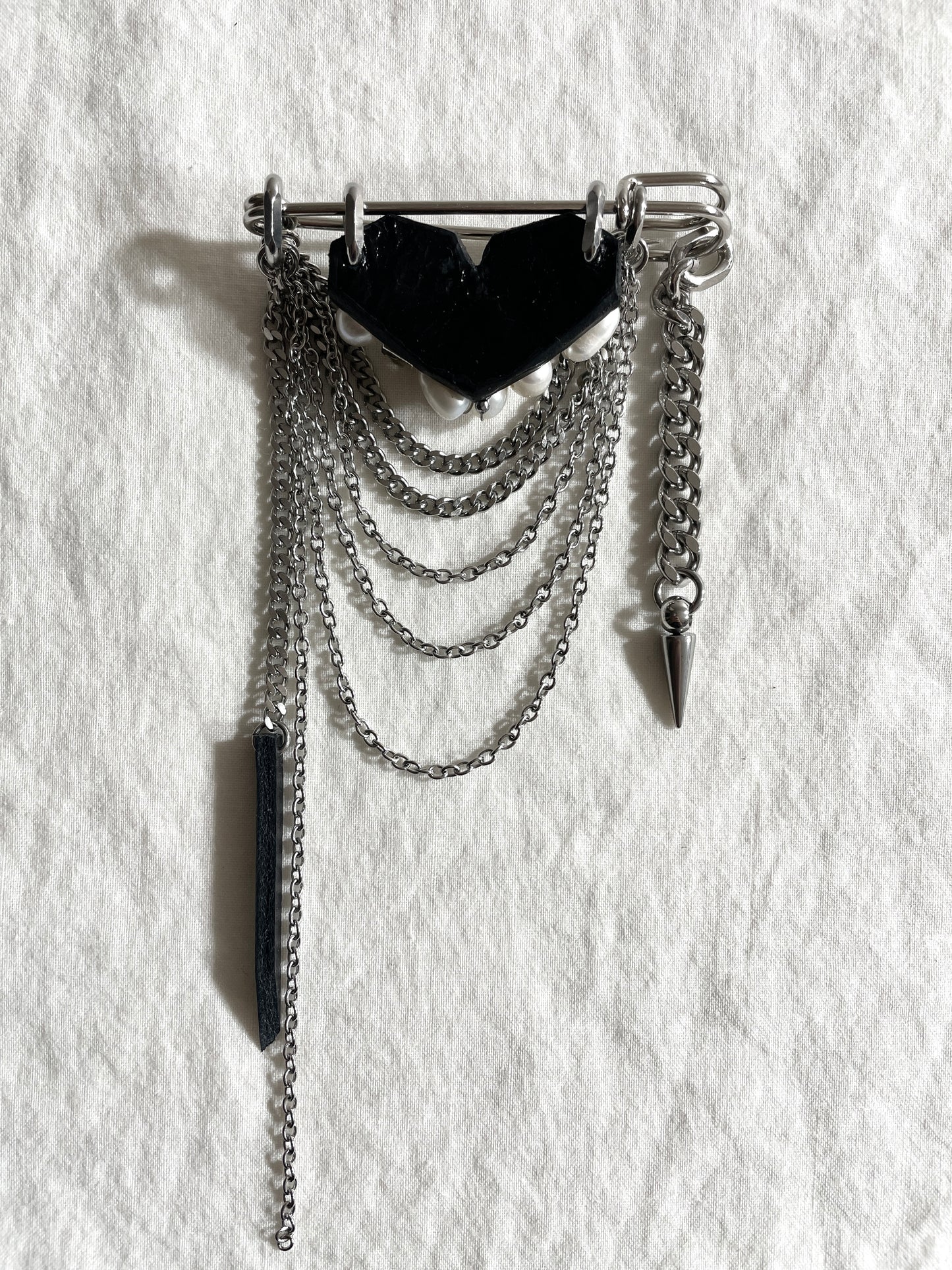 Artistic Brooch B-4 Hidden Heart Pearl limited edition by artisans ー MEKERA STUDIOS